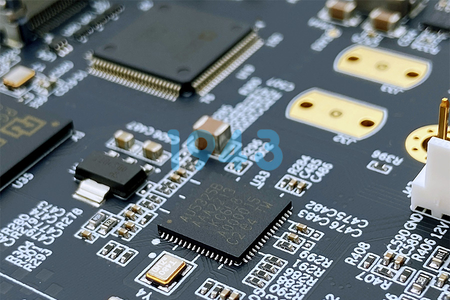 血糖儀PCBA加工的核心挑戰(zhàn)與SMT貼片解決方案：1943科技保障醫(yī)療電子制造